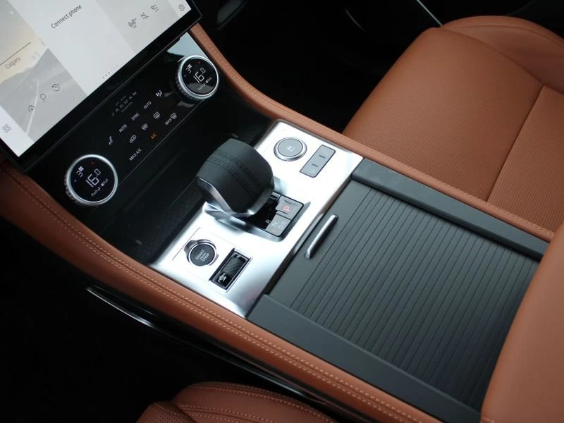 2025 Jaguar F-Pace - Image 12 of 17