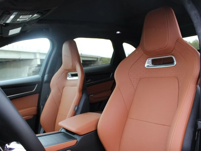 2025 Jaguar F-Pace - Image 7 of 17