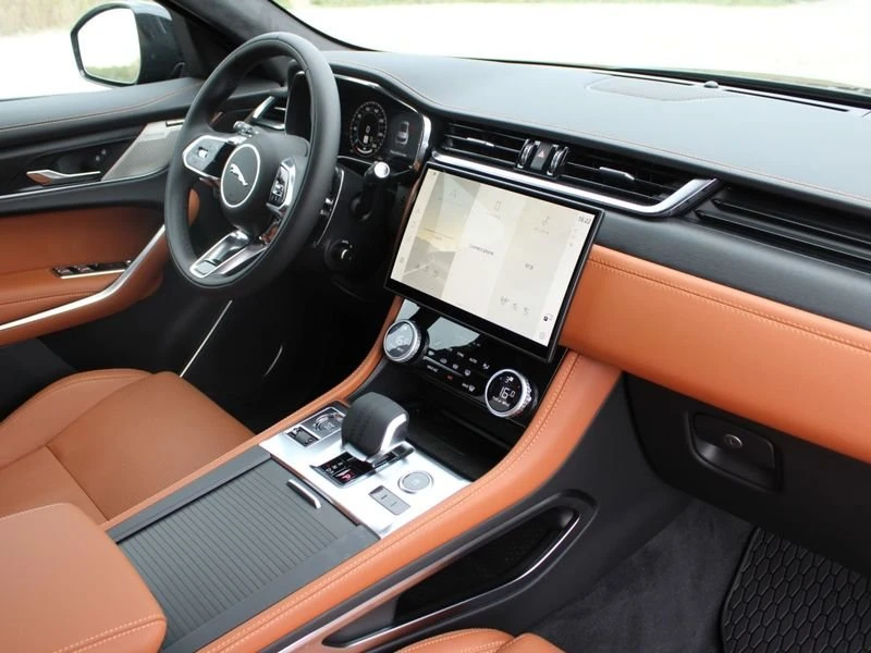2025 Jaguar F-Pace - Image 8 of 17