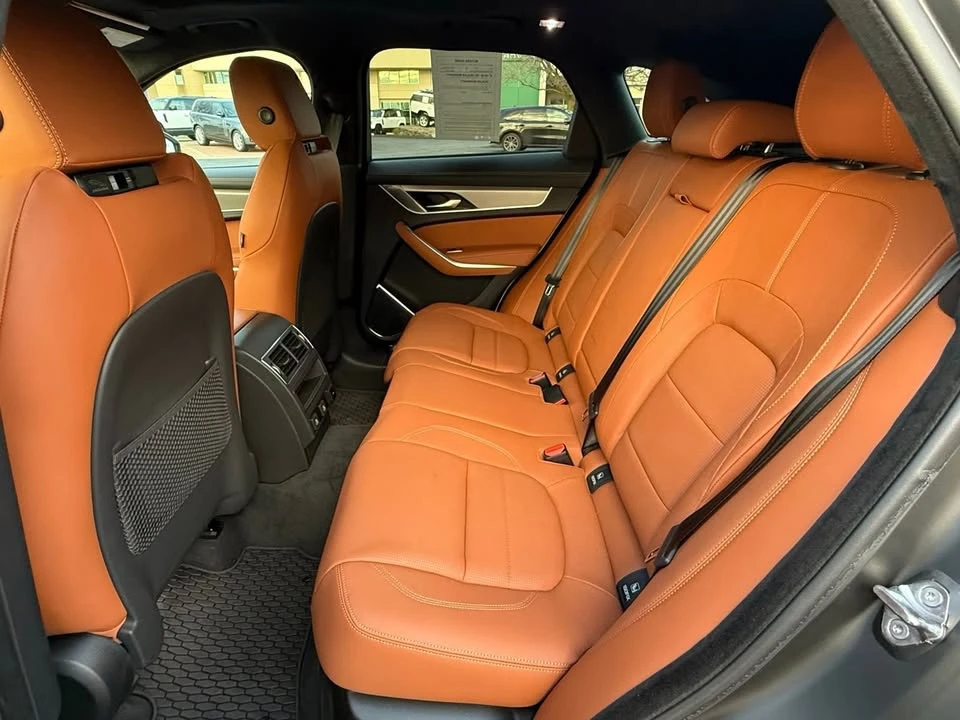 2025 Jaguar F-Pace - Image 13 of 19