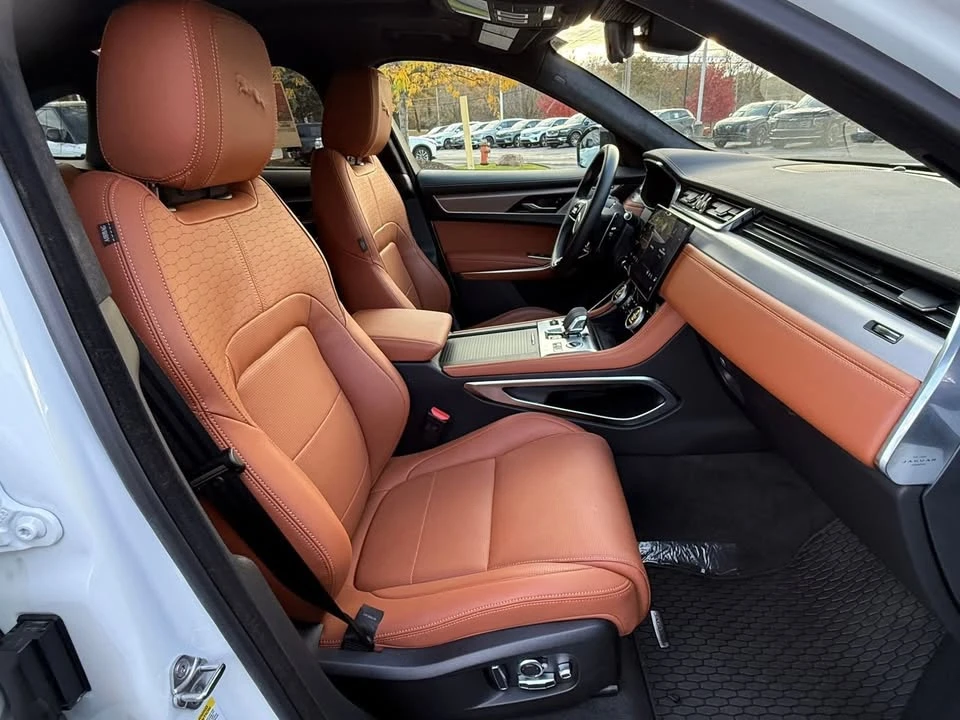 2025 Jaguar F-Pace - Image 16 of 19