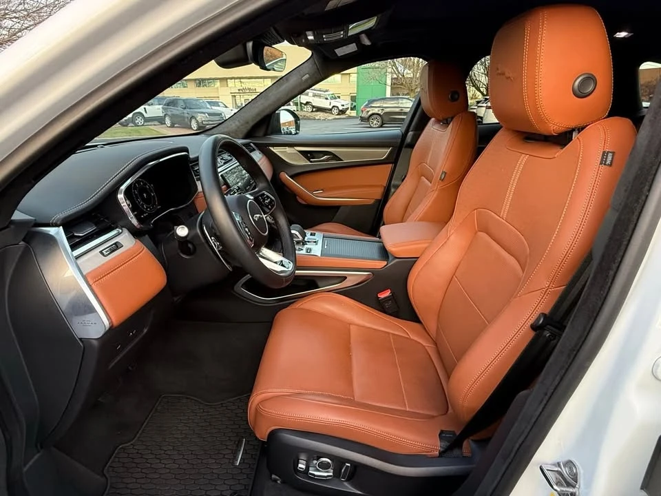 2025 Jaguar F-Pace - Image 12 of 19