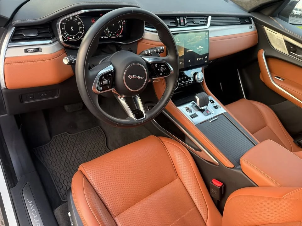 2025 Jaguar F-Pace - Image 11 of 19