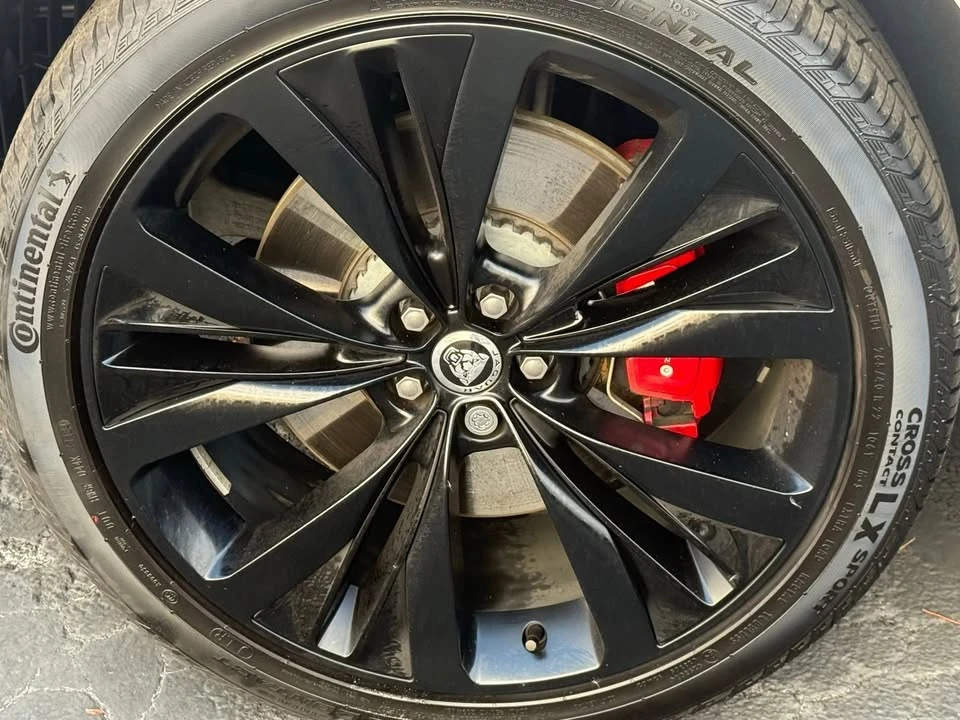 2025 Jaguar F-Pace - Image 10 of 19