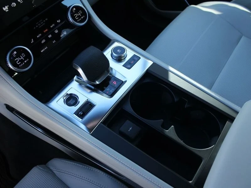 2025 Jaguar F-Pace SVR - Image 13 of 18
