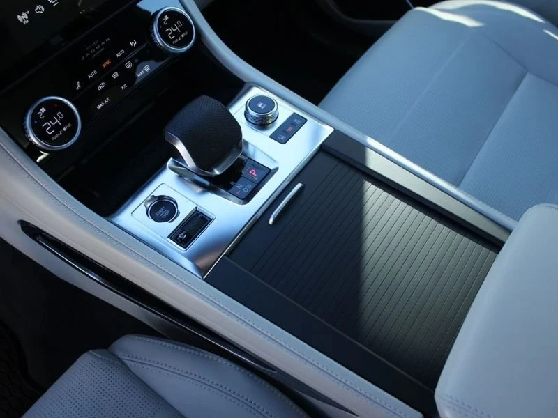 2025 Jaguar F-Pace SVR - Image 12 of 18