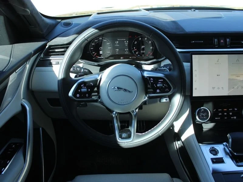 2025 Jaguar F-Pace SVR - Image 7 of 18