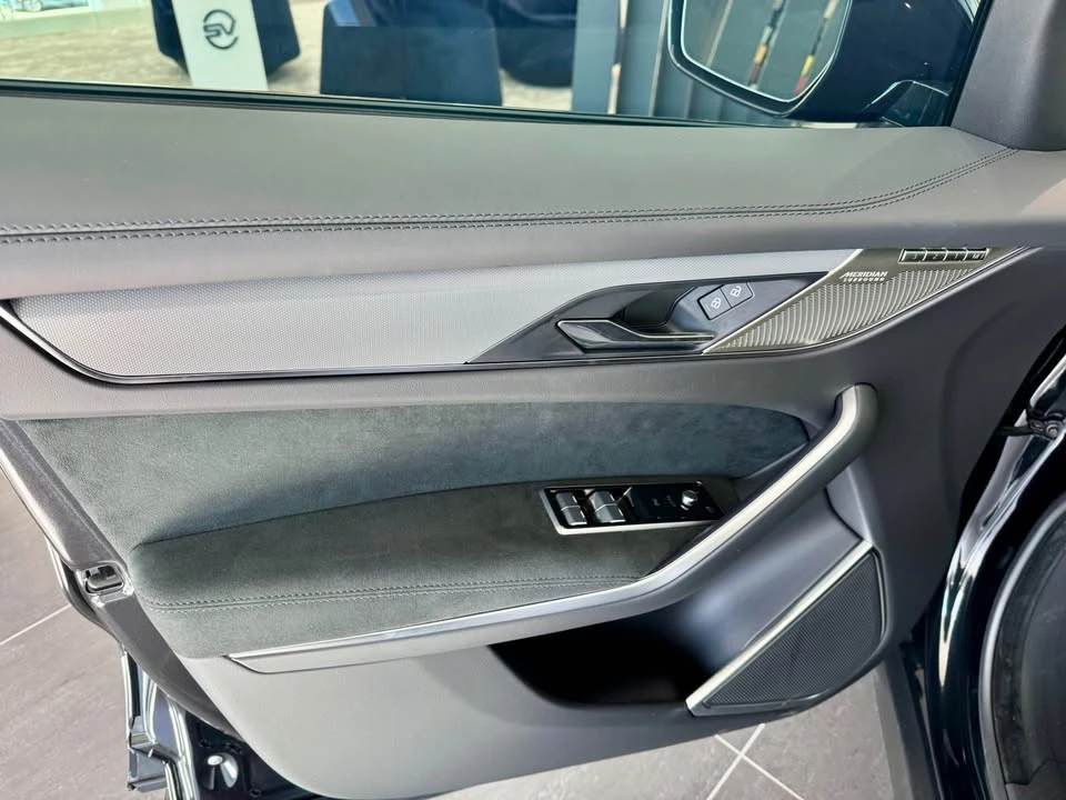 2025 Jaguar F-Pace SVR - Image 11 of 18