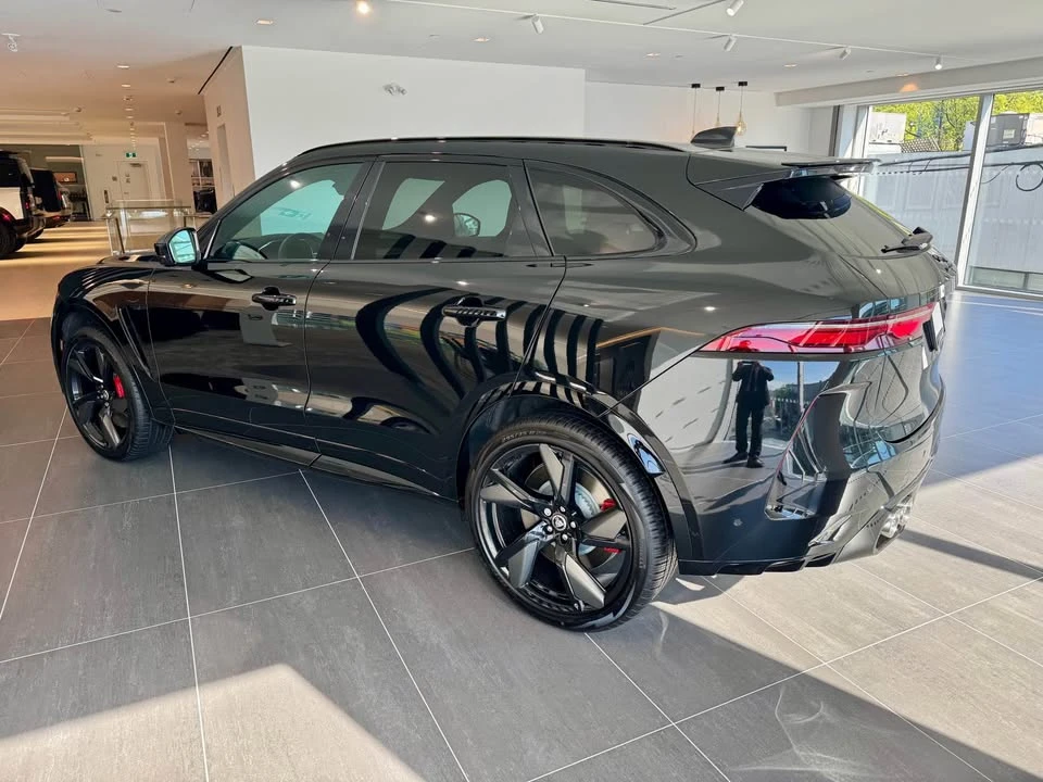 2025 Jaguar F-Pace SVR - Image 9 of 18