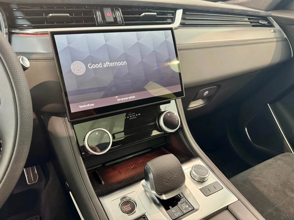 2025 Jaguar F-Pace SVR - Image 15 of 18