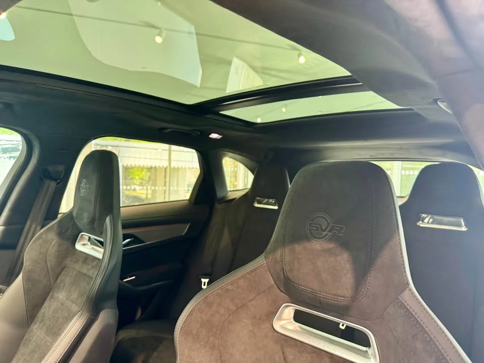 2025 Jaguar F-Pace SVR - Image 13 of 18
