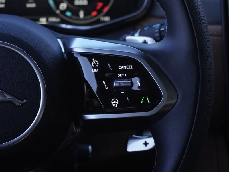 2025 Jaguar F-Pace SVR - Image 13 of 20