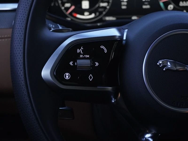 2025 Jaguar F-Pace SVR - Image 12 of 20