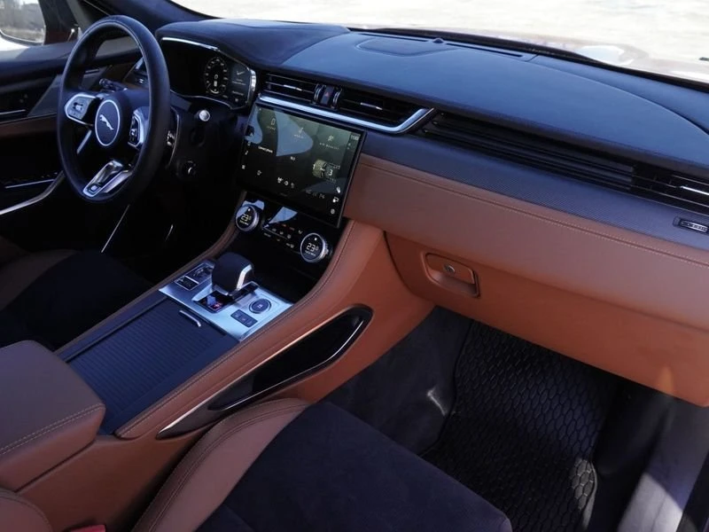 2025 Jaguar F-Pace SVR - Image 15 of 20