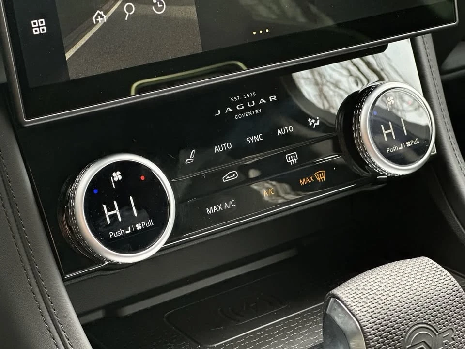 2025 Jaguar F-Pace SVR - Image 16 of 20