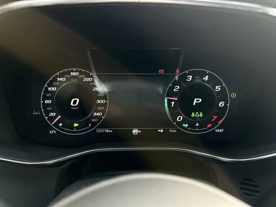 2025 Jaguar F-Pace SVR - Image 13 of 20