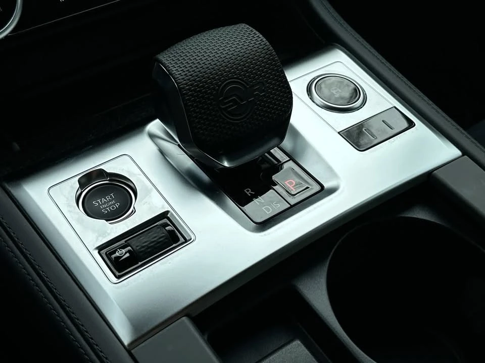 2025 Jaguar F-Pace SVR - Image 17 of 20