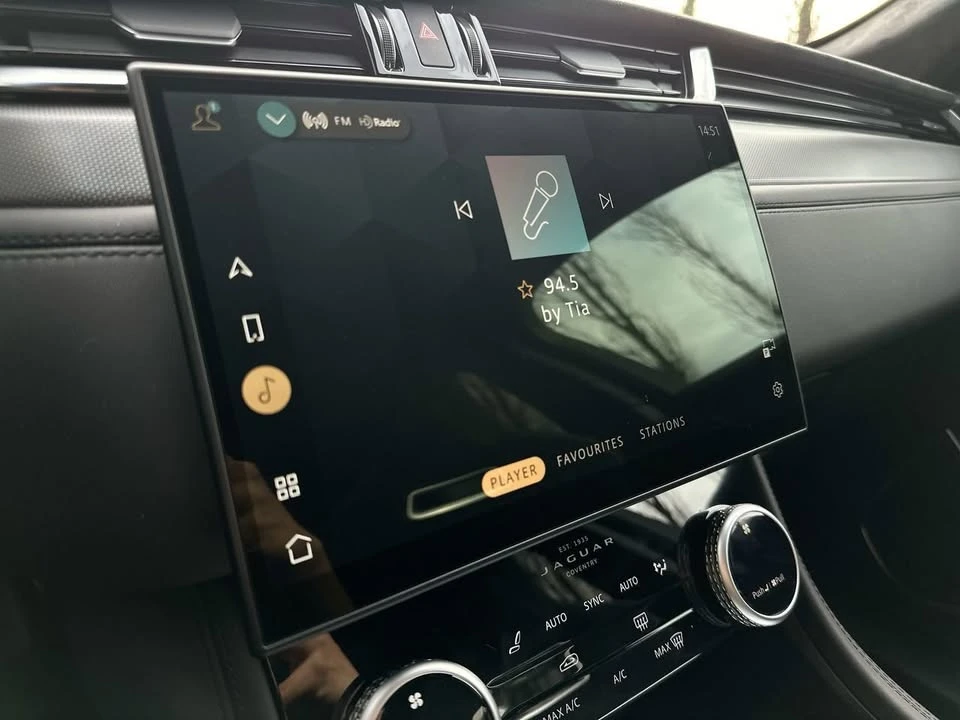 2025 Jaguar F-Pace SVR - Image 14 of 20