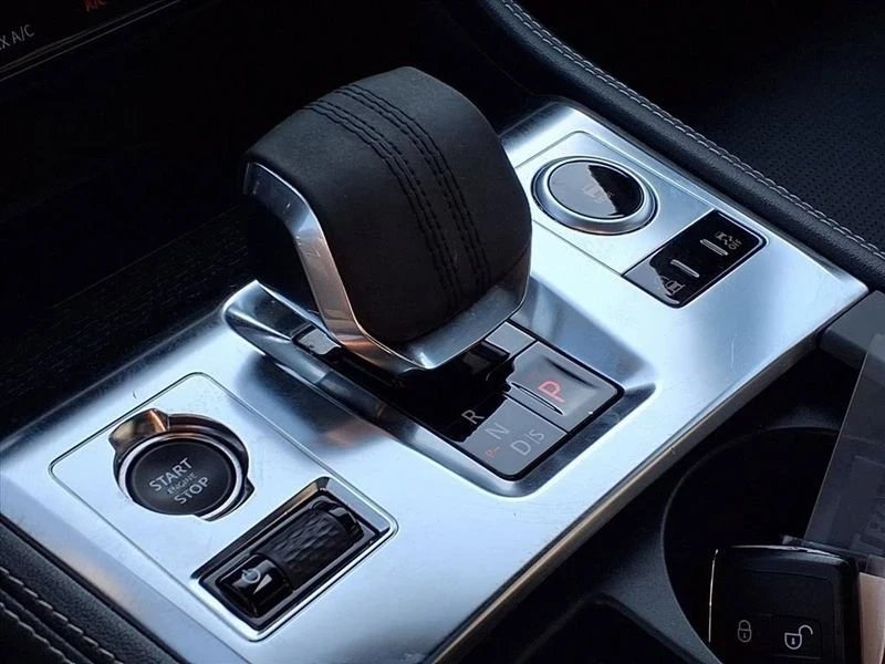 2025 Jaguar F-Pace - Image 10 of 13