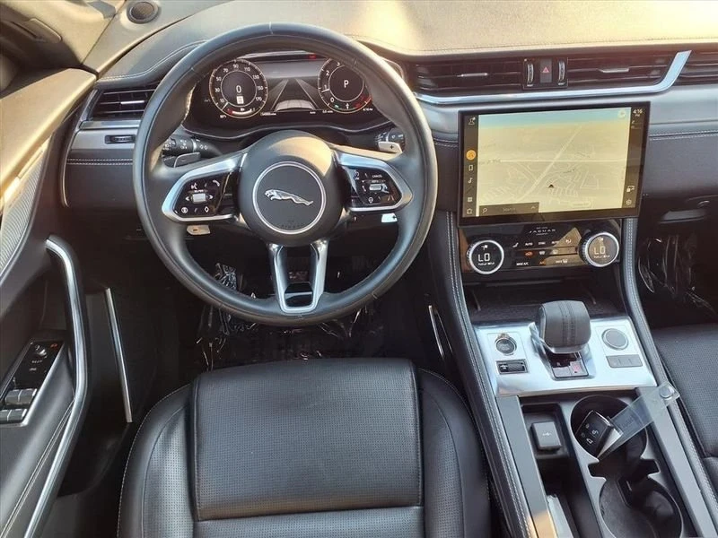 2025 Jaguar F-Pace - Image 4 of 13