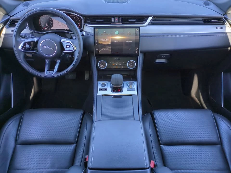 2025 Jaguar F-Pace - Image 13 of 18