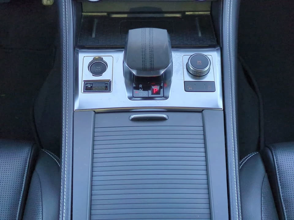 2025 Jaguar F-Pace - Image 17 of 18