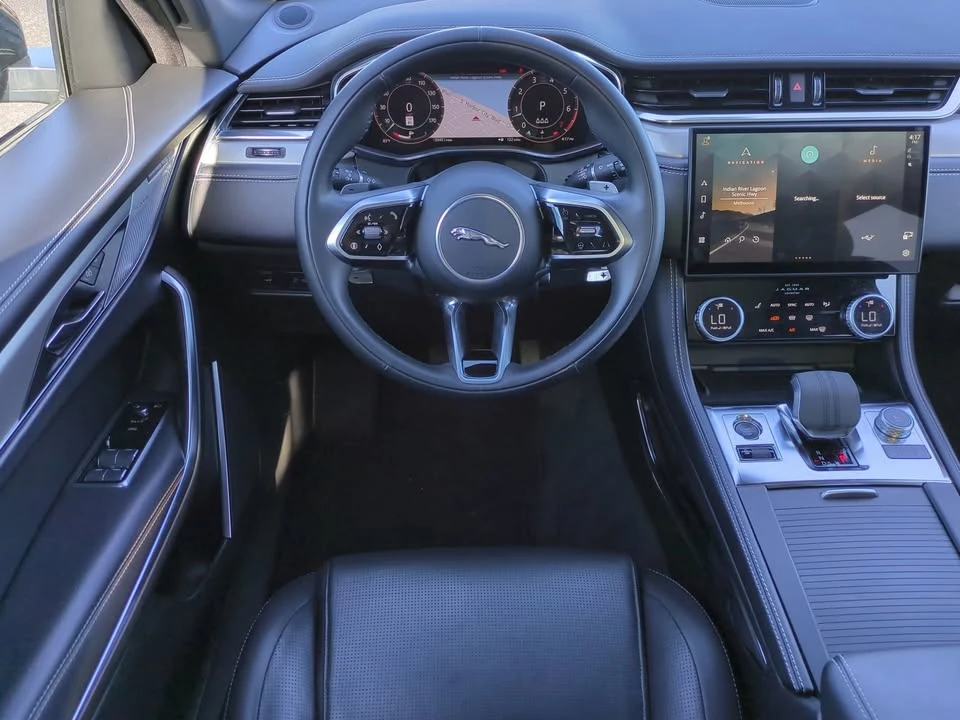 2025 Jaguar F-Pace - Image 14 of 18