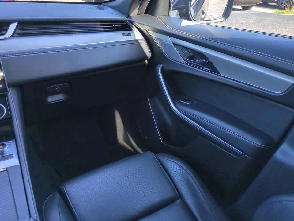 2025 Jaguar F-Pace - Image 15 of 18