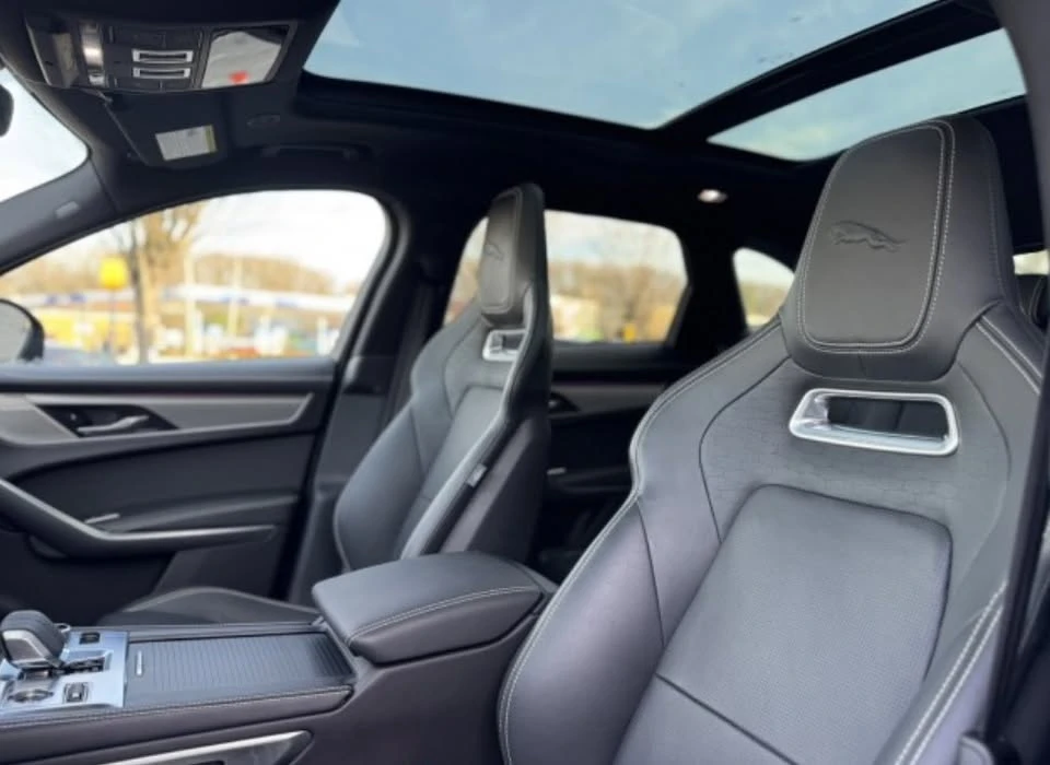 2025 Jaguar F-Pace - Image 8 of 11