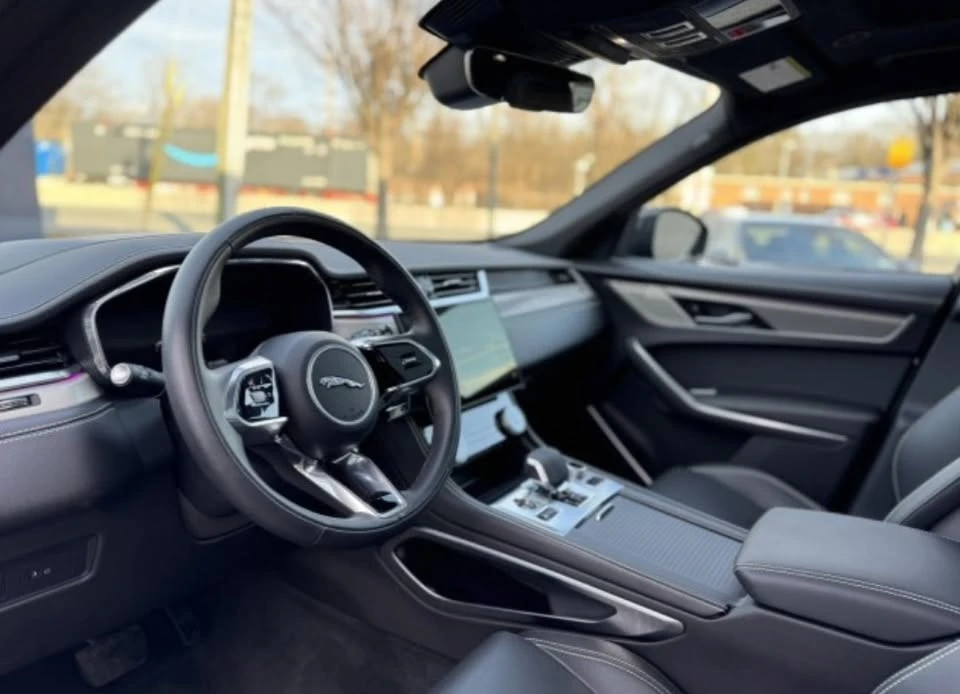 2025 Jaguar F-Pace - Image 9 of 11