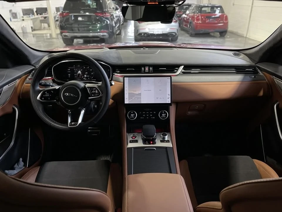 2025 Jaguar F-Pace SVR - Image 7 of 10