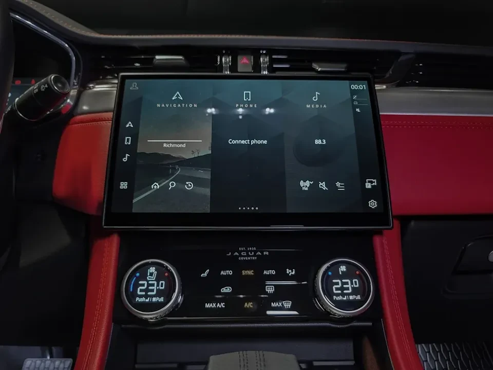 2025 Jaguar F-Pace - Image 9 of 14