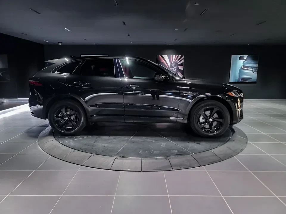 2025 Jaguar F-Pace - Image 3 of 14