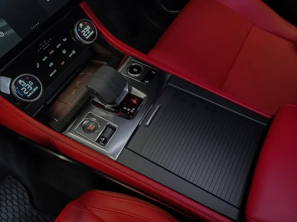 2025 Jaguar F-Pace - Image 11 of 14
