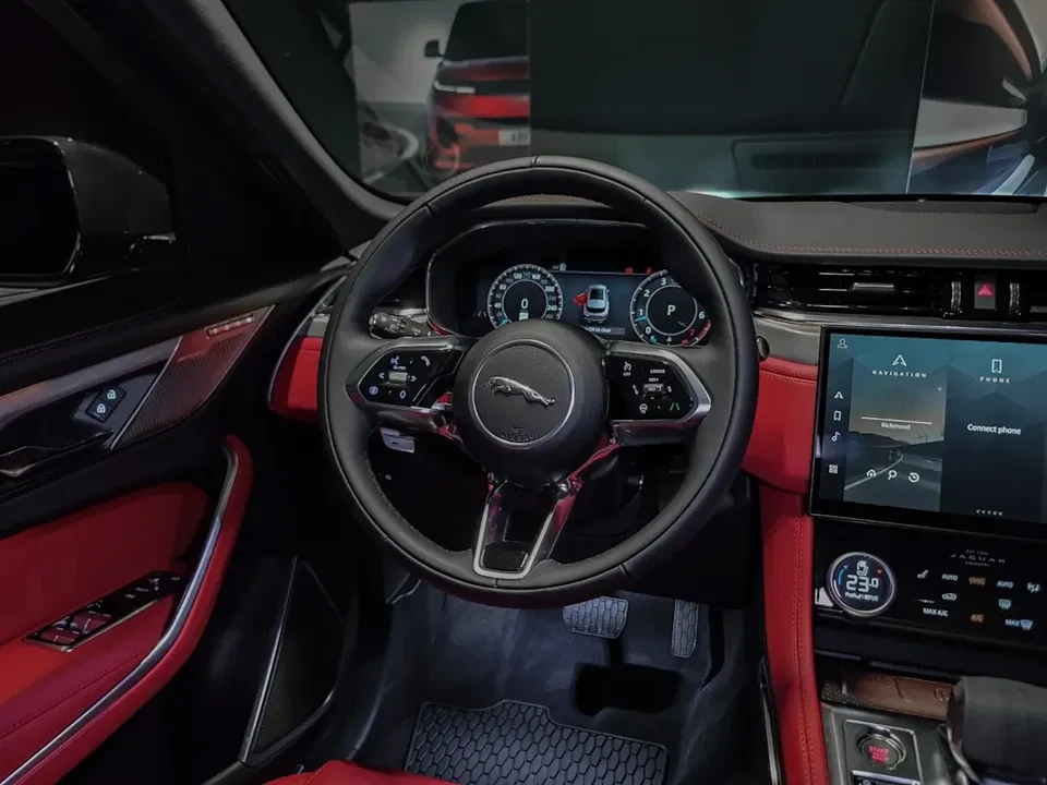 2025 Jaguar F-Pace - Image 8 of 14