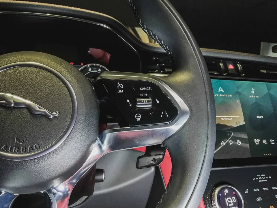 2025 Jaguar F-Pace - Image 8 of 15