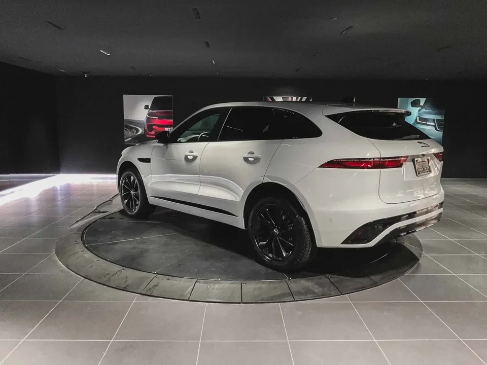 2025 Jaguar F-Pace - Image 3 of 15