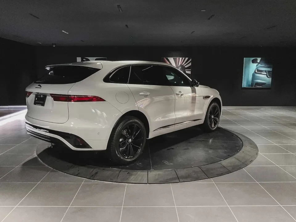 2025 Jaguar F-Pace - Image 4 of 15