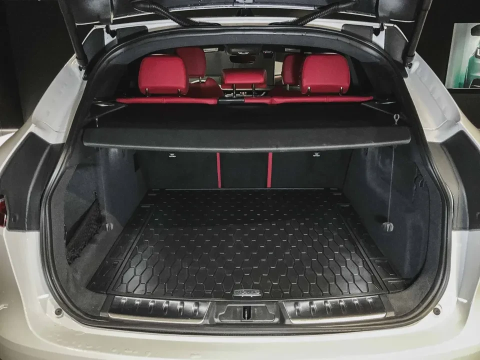 2025 Jaguar F-Pace - Image 15 of 15