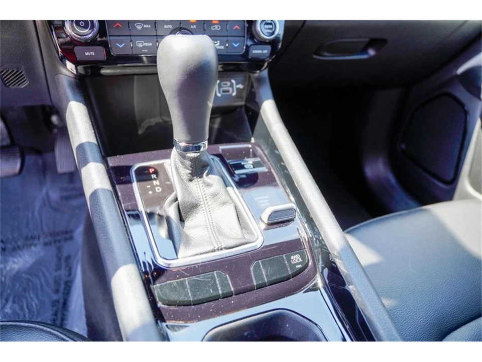 2025 Jeep Compass - Image 16 of 31