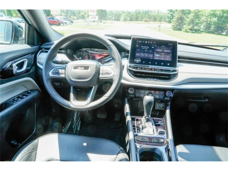 2025 Jeep Compass - Image 12 of 31