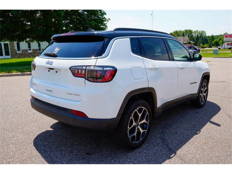 2025 Jeep Compass - Image 3 of 31