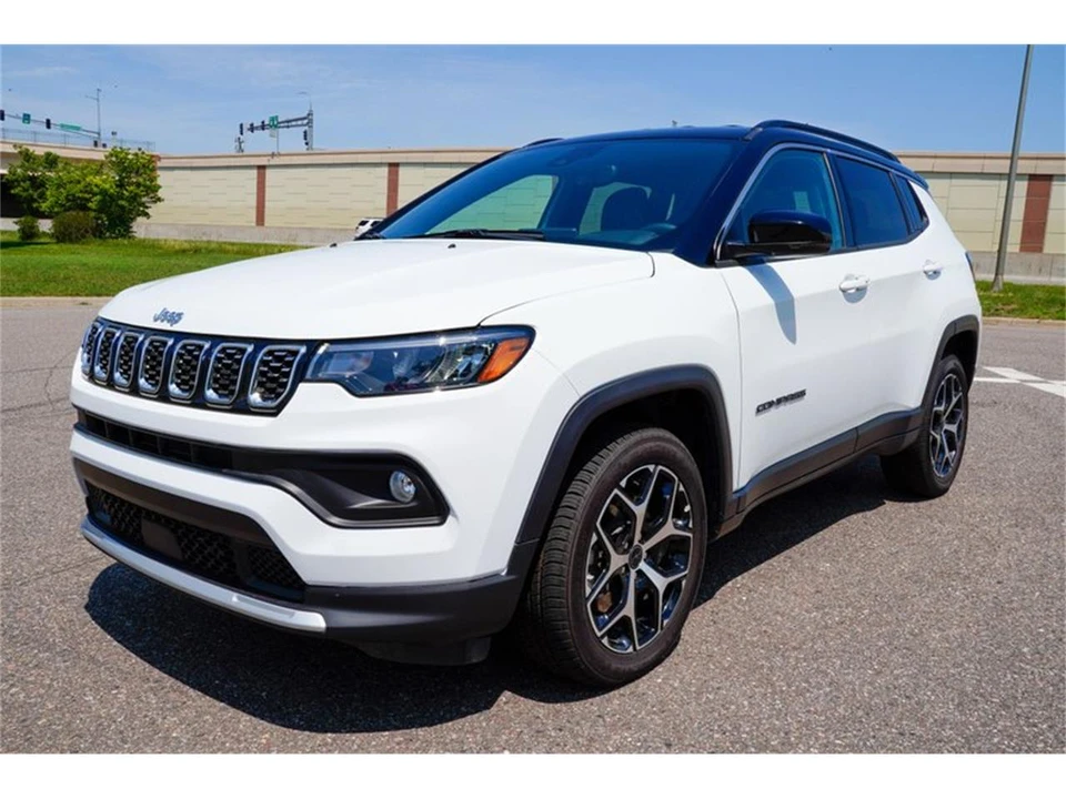 2025 Jeep Compass - Image 8 of 31