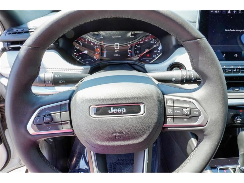 2025 Jeep Compass - Image 13 of 31