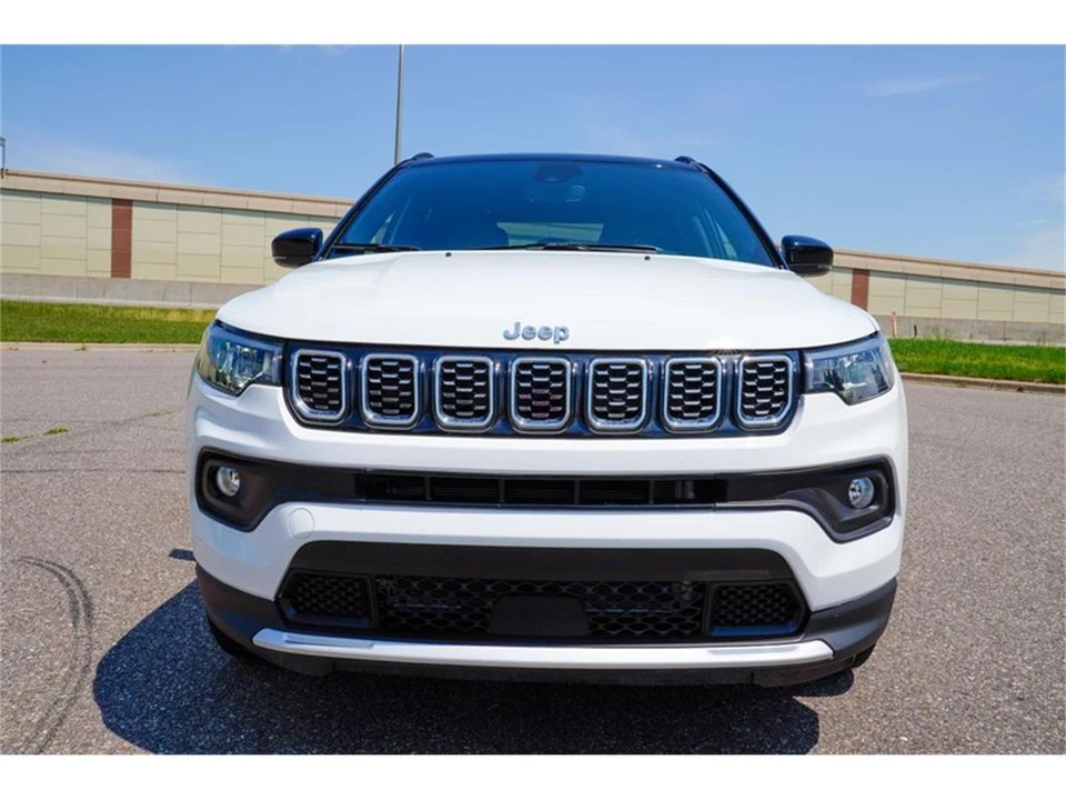 2025 Jeep Compass - Image 9 of 31