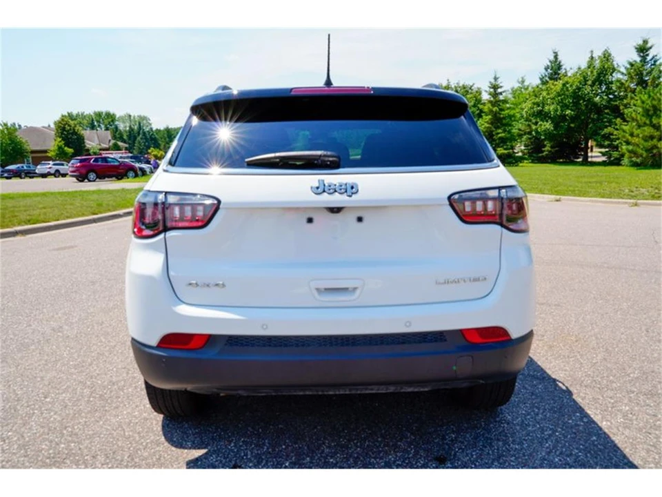 2025 Jeep Compass - Image 5 of 31