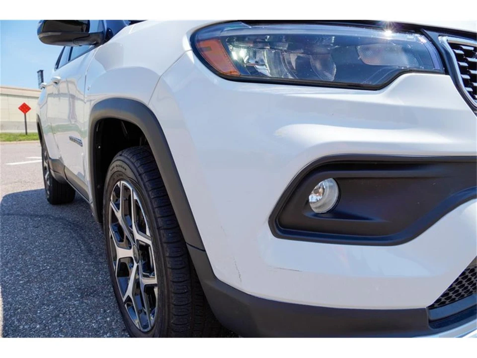 2025 Jeep Compass - Image 30 of 31