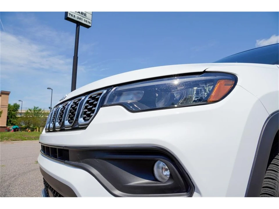 2025 Jeep Compass - Image 25 of 31