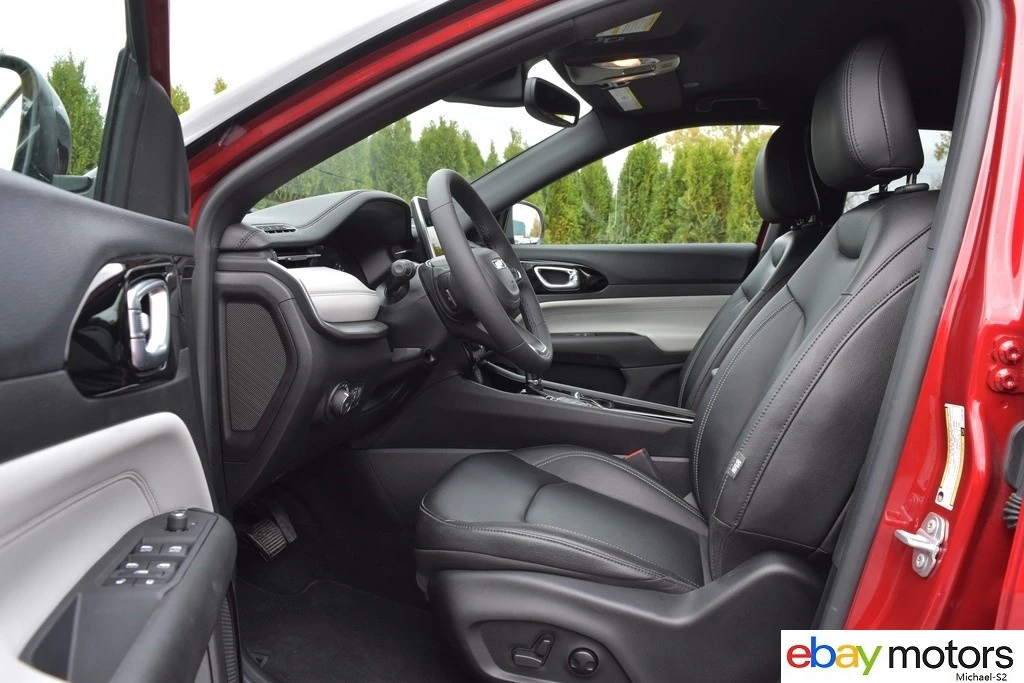 2025 Jeep Compass - Image 10 of 21