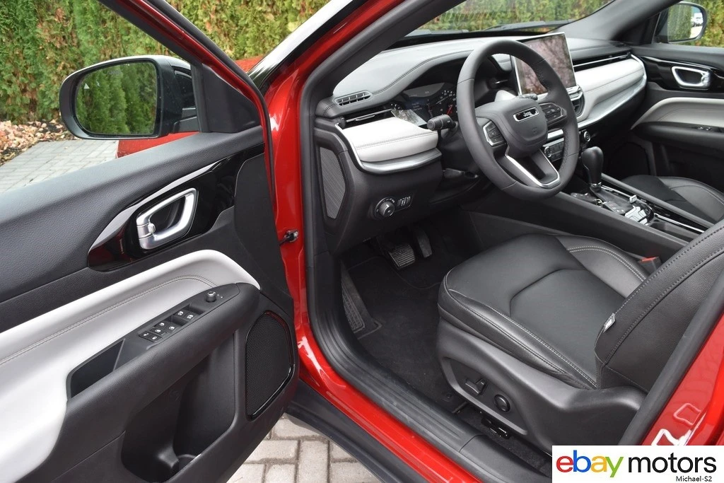 2025 Jeep Compass - Image 11 of 21